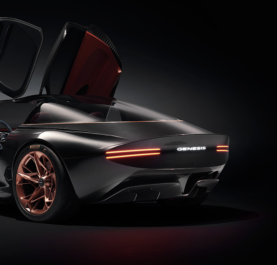 Genesis Essentia Concept quad lamps