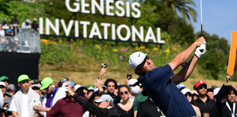 Golfeur se balançant