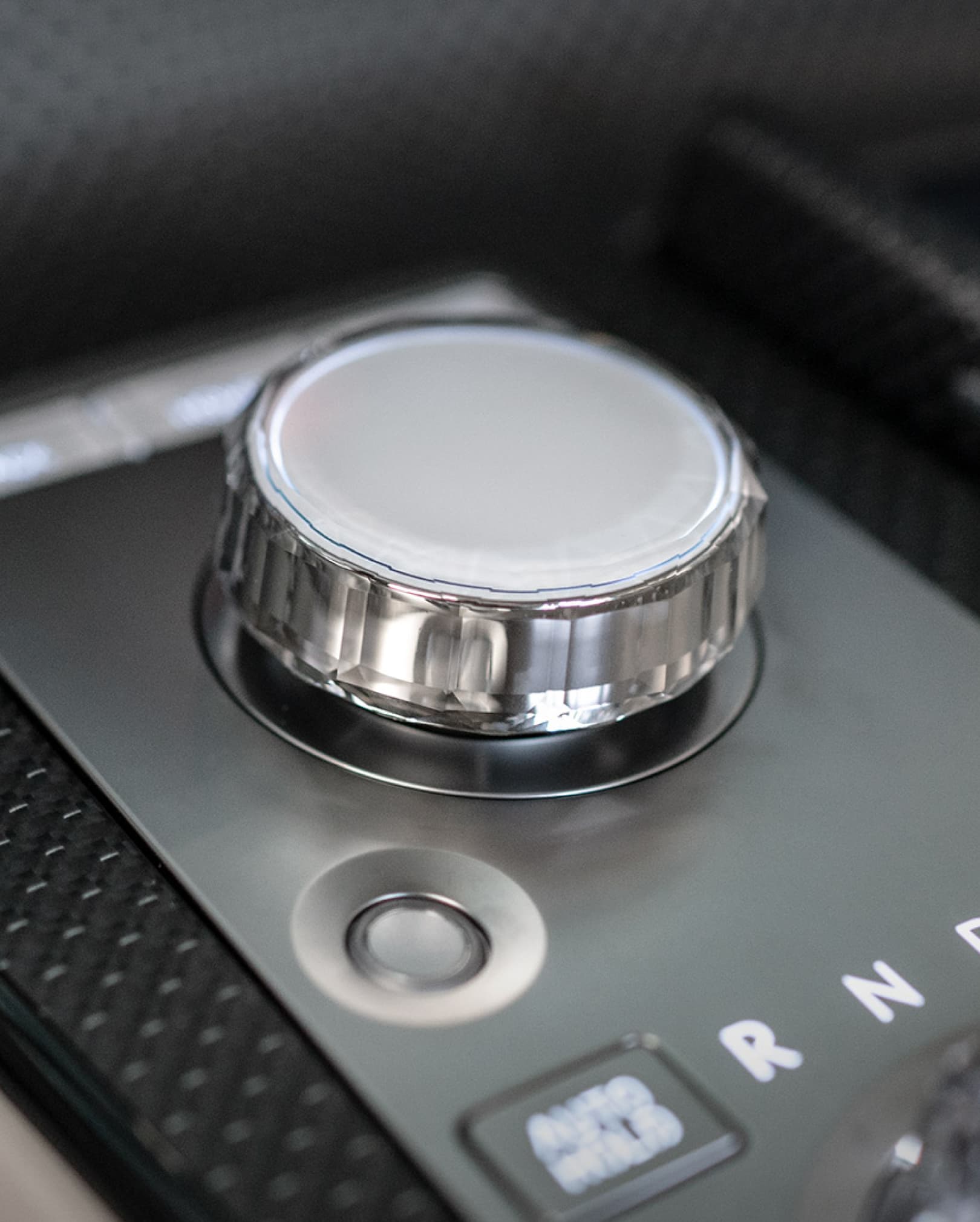  A close-up of the Genesis Integrated Controller inside G80.