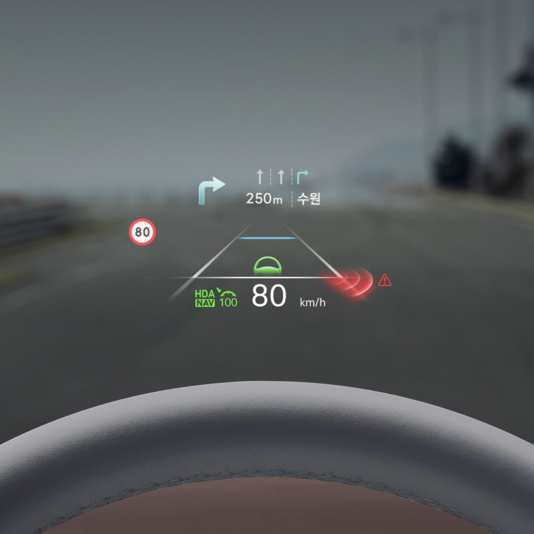 The driver's windshield displays road information including the current speed, speed limit, and lane change guidance.