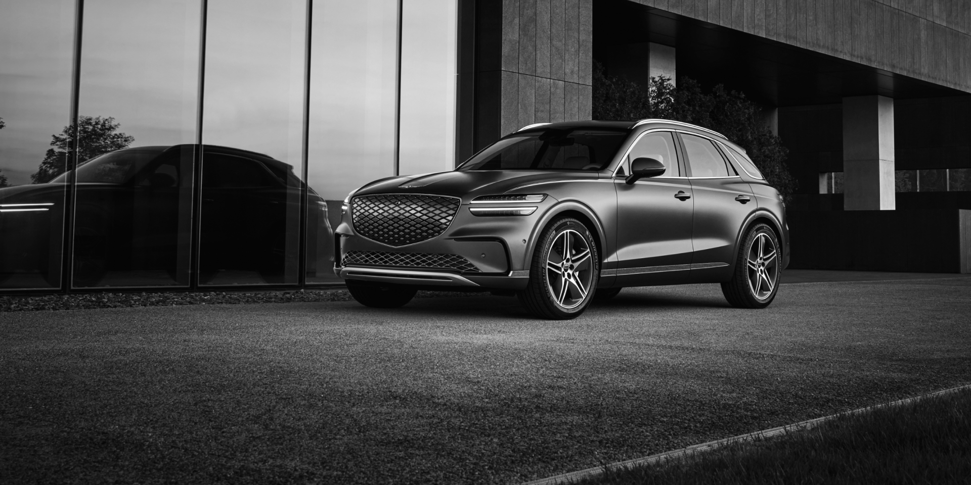 Electrified GV70 image