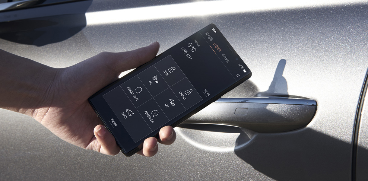 genesis-kr-technology-g80ev-interior-digital-key-desktop-1220x600-ko.jpg