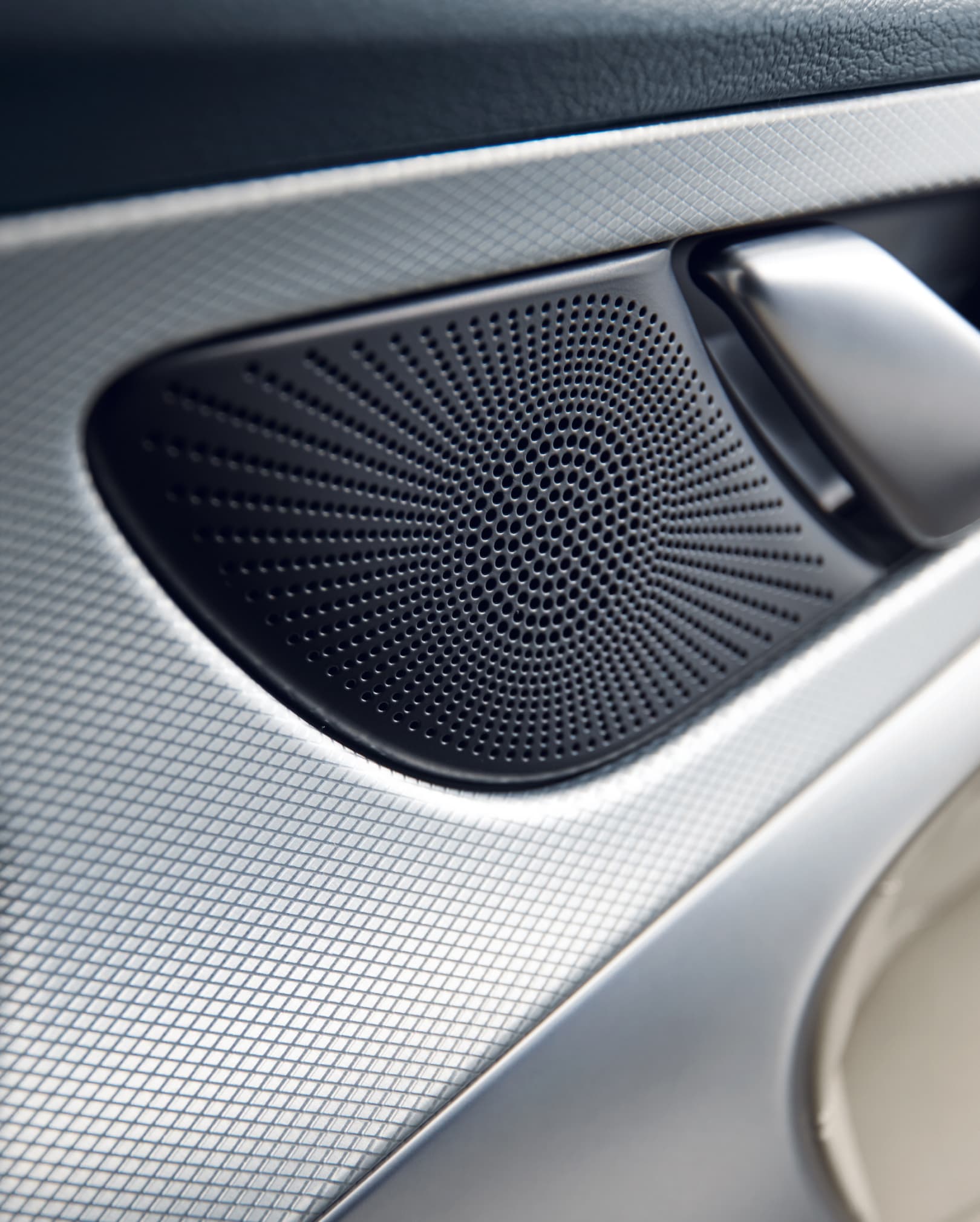 A close-up of the aluminum garnish.