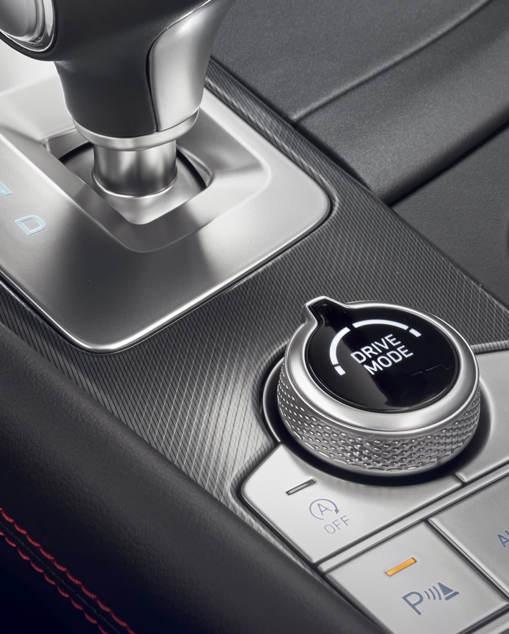 The 8-speed automatic transmission and electronic shift lever is enlarged to reveal a dark stripe pattern garnish.
