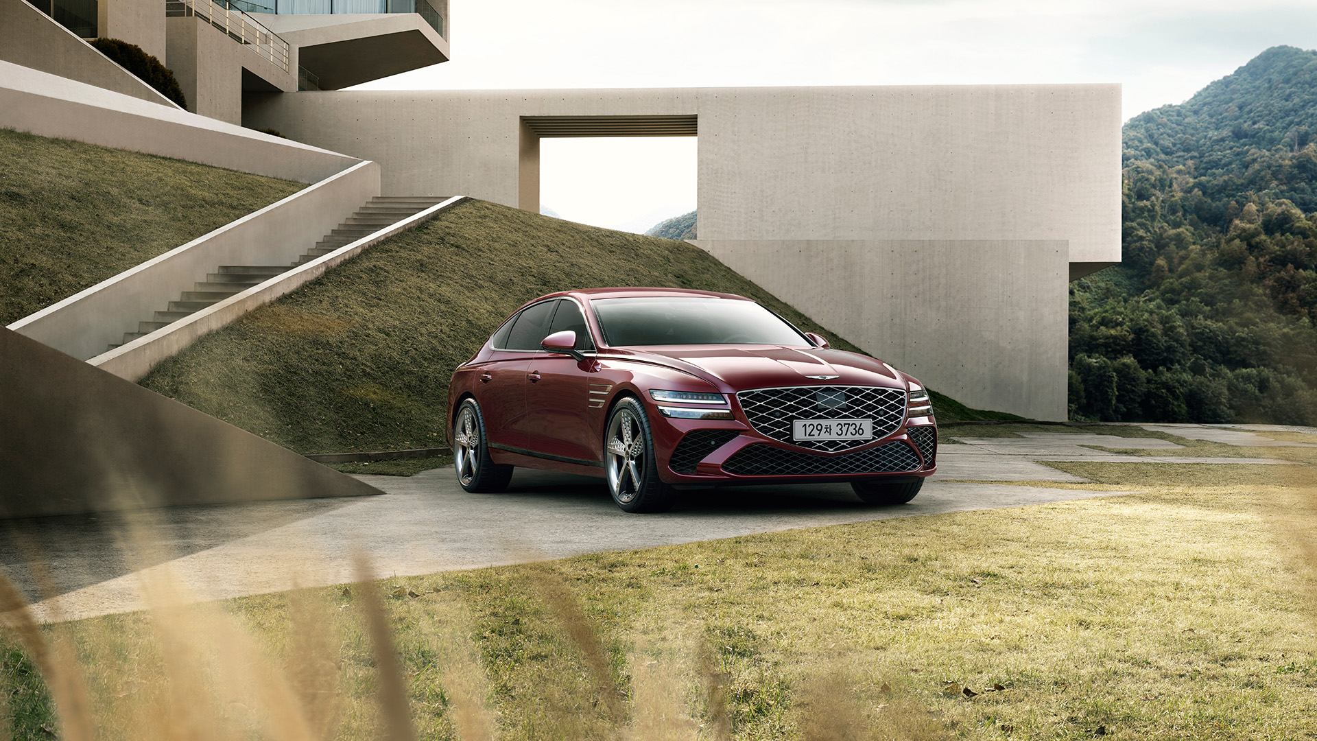 Two G80 vehicles, the Standard model and the Sport model
