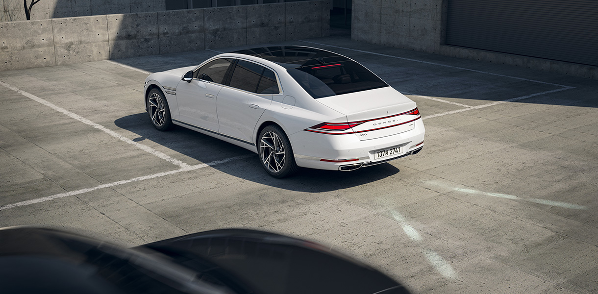 Genesis G90 Rear Cross-Traffic Collision-Avoidance Assist (RCCA)