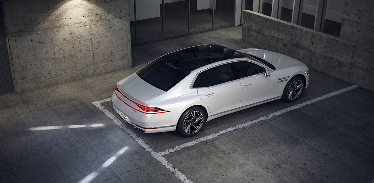 Genesis G90 Reverse Guide Lamp