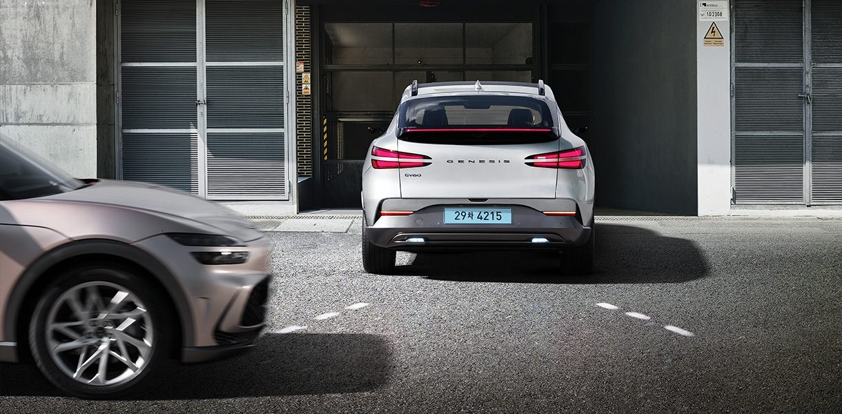 GENESIS GV60 Reverse Parking Collision-Avoidance Assist (PCA)