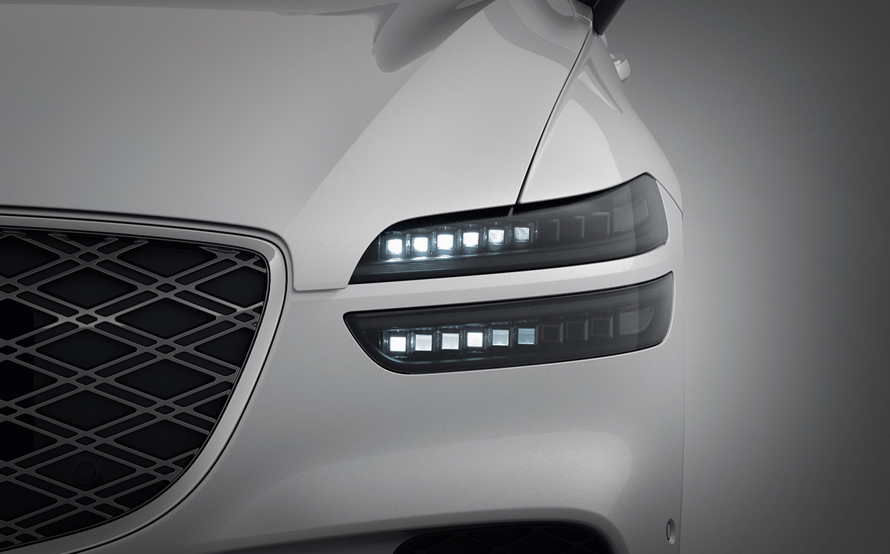 The GV70 is parked with the headlights on. The light section is enlarged.